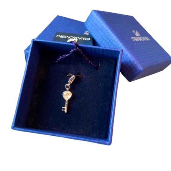 Swarovski heart key small Charm, all packaging included NWT - Picture 4 of 4